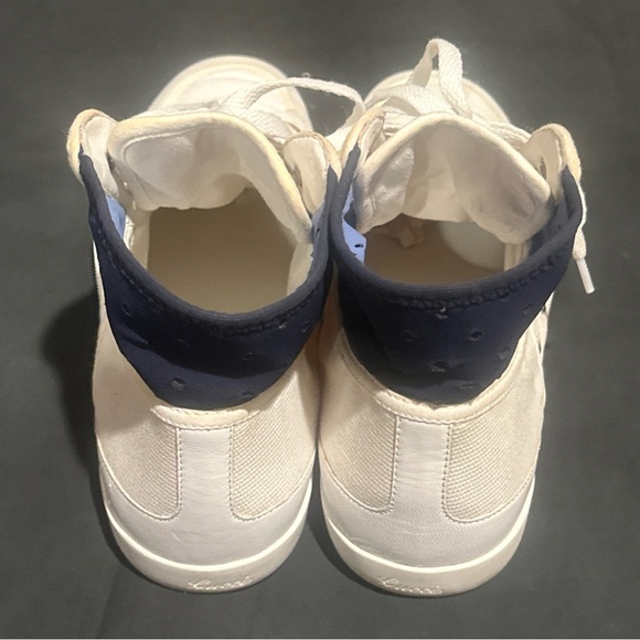 Gucci Cream Embossed Logo Plaque - Picture 3 of 8